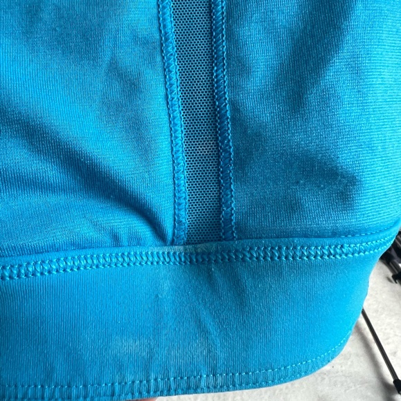 2 Lululemon sport bras size 4 - Picture 10 of 10